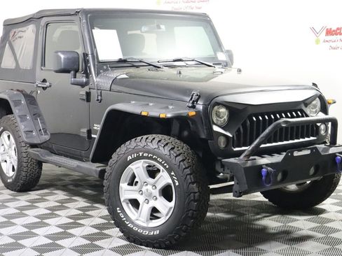 Used 2017 Jeep Wrangler Sahara w/ Connectivity Group image 2