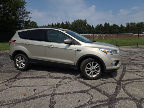 Used 2018 Ford Escape SEL FWD image 3