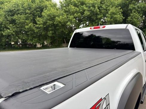 Used 2014 GMC Sierra 2500 SLE w/ SLE Preferred Package AWD/4WD image 13