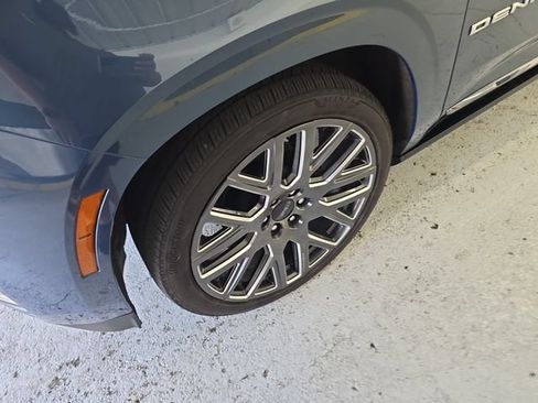 Certified 2025 GMC Yukon Denali Ultimate AWD/4WD image 9