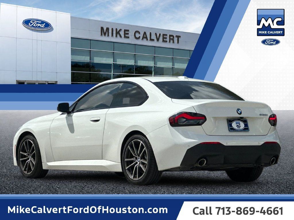 Used 2024 BMW 230i Coupe w/ Convenience Package RWD image 3
