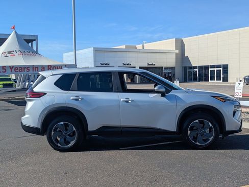 Certified 2025 Nissan Rogue SV image 7