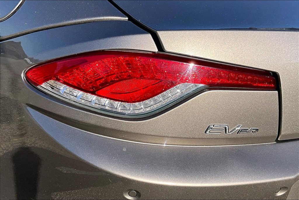 Used 2012 Fisker Karma EcoSport RWD image 30