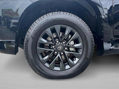 Used 2023 Lexus GX 460 Premium w/ Premium Package image 10