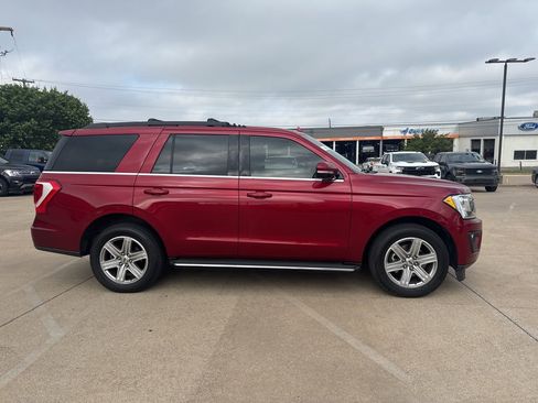 Used 2019 Ford Expedition XLT w/ Equipment Group 202A AWD/4WD image 4