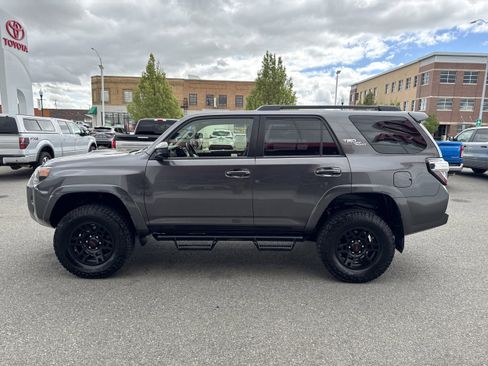 Used 2020 Toyota 4Runner TRD Off-Road AWD/4WD image 9