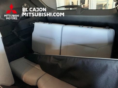 Used 2025 Mitsubishi Outlander SE image 15