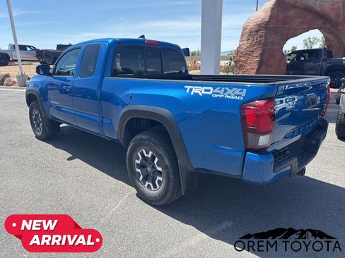 Used 2018 Toyota Tacoma TRD Off-Road w/ Technology Package AWD/4WD image 4