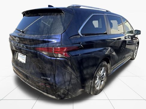 Used 2026 Toyota Sienna Limited image 7