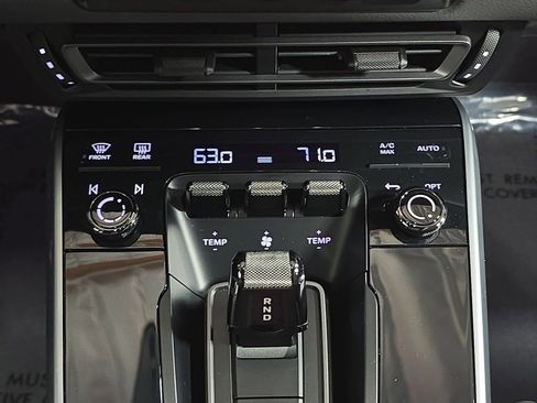 Certified 2024 Porsche 911 Carrera RWD image 19