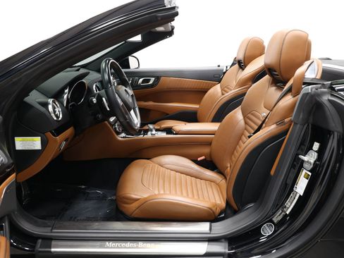 Used 2014 Mercedes-Benz SL 550 image 12