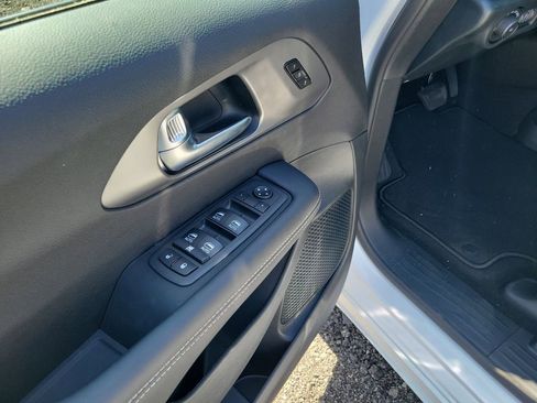 New 2025 Chrysler Pacifica Select FWD image 7
