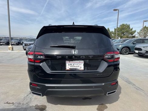 Certified 2025 Honda Pilot Black Edition image 9