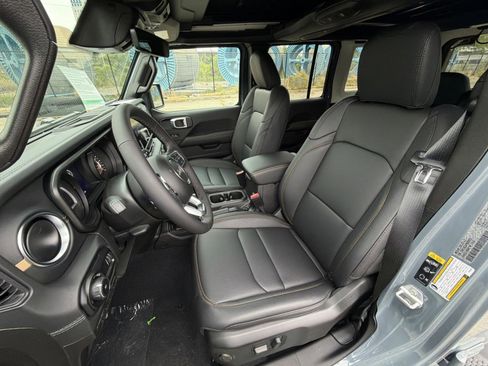 New 2026 Jeep Wrangler Unlimited Sahara AWD/4WD image 13