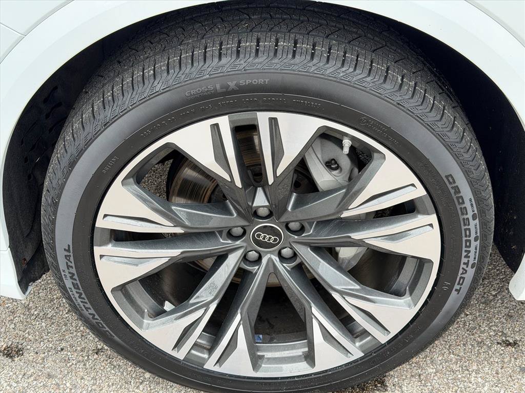 Certified 2025 Audi Q8 Prestige AWD/4WD image 9