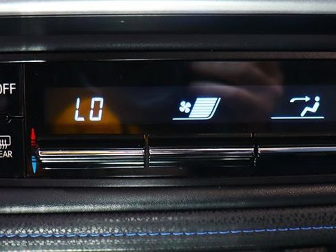 Used 2017 Toyota Corolla SE w/ SE Premium Package FWD image 45