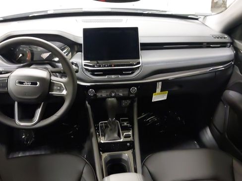 New 2026 Jeep Compass Latitude image 26