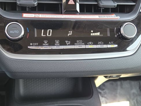 Used 2025 Toyota Corolla LE FWD image 34