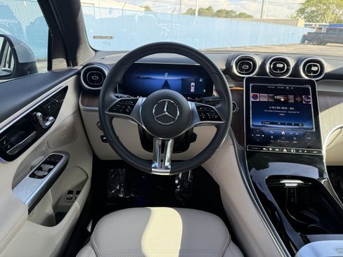 Used 2025 Mercedes-Benz GLC 350e 4MATIC image 26