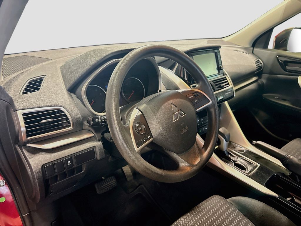 Used 2020 Mitsubishi Eclipse Cross ES FWD image 9