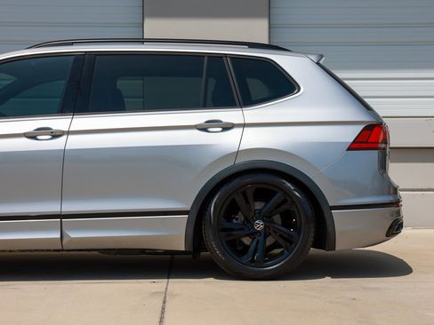 Used 2023 Volkswagen Tiguan SE R-Line FWD image 32