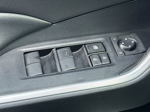 Used 2022 Toyota RAV4 LE AWD/4WD image 12