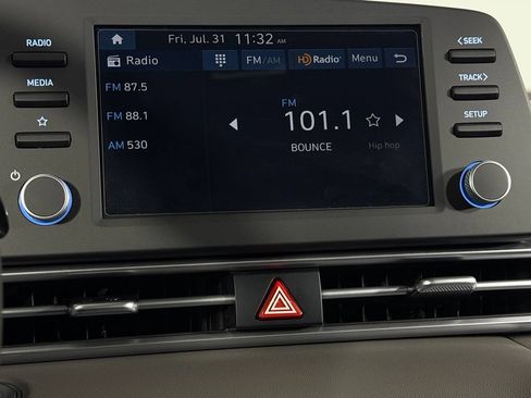 Used 2025 Hyundai Elantra Hybrid FWD image 17