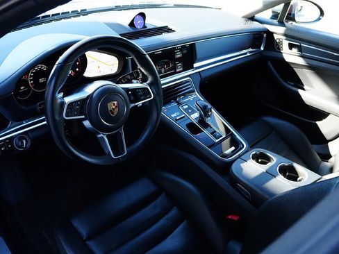 Used 2020 Porsche Panamera 4 image 15