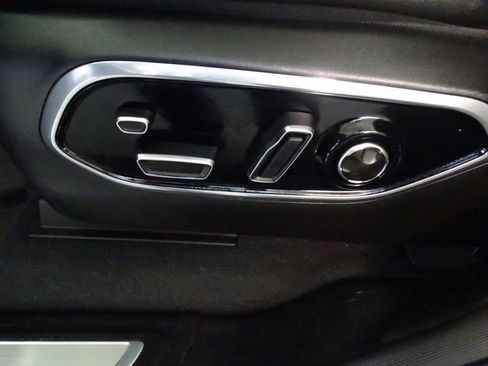 Certified 2022 Jeep Grand Cherokee Overland w/ Advanced Protech Group III AWD/4WD image 3