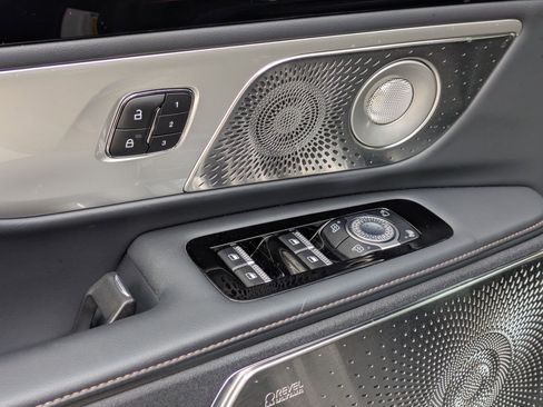 Used 2024 Lincoln Nautilus Reserve w/ Equipment Group 203A image 12