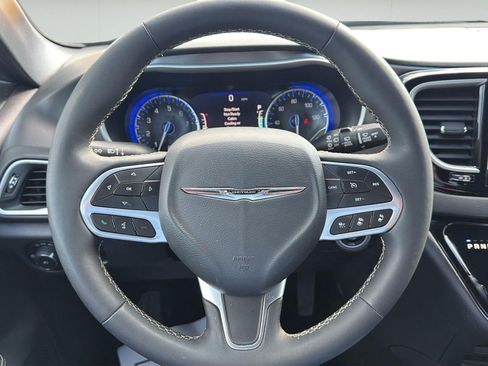 Used 2025 Chrysler Pacifica Select FWD image 15