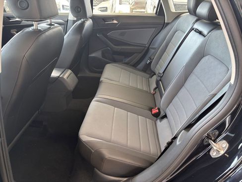 Used 2025 Volkswagen Jetta SE image 24