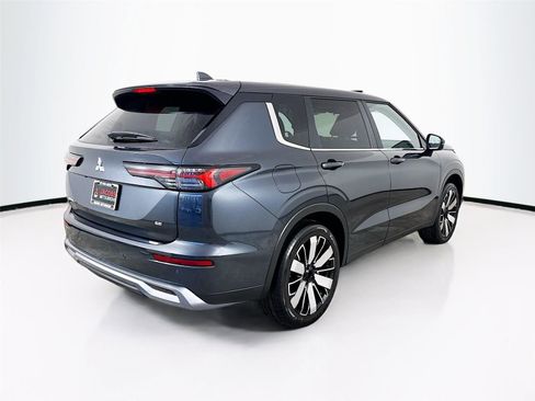 New 2025 Mitsubishi Outlander SE image 7