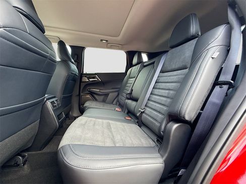 New 2025 Mitsubishi Outlander SE image 26