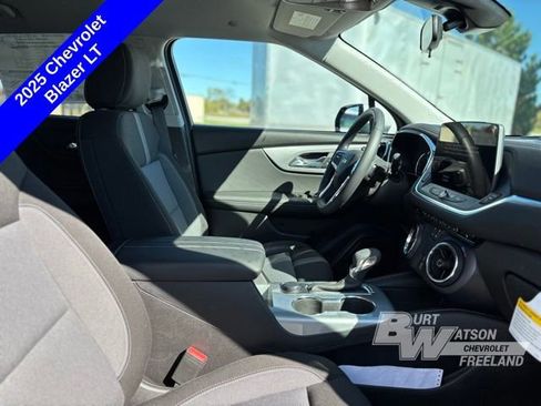 New 2025 Chevrolet Blazer LT w/ Convenience Package image 12