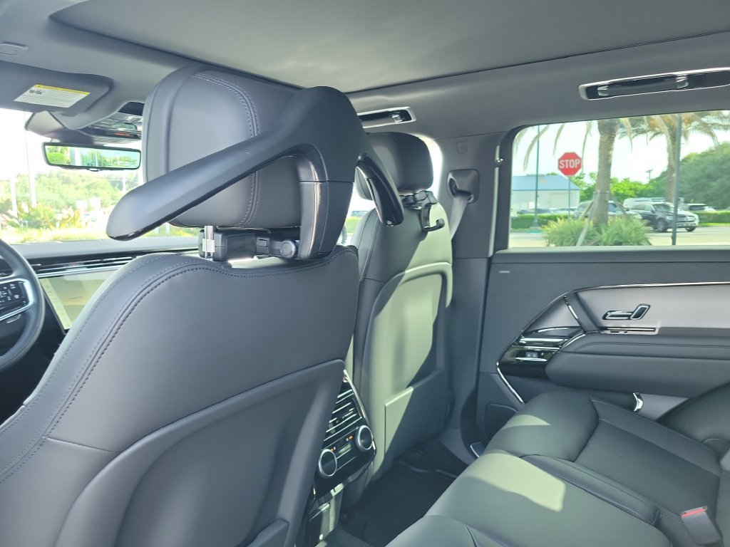 New 2027 Land Rover Range Rover Sport SE AWD/4WD image 17