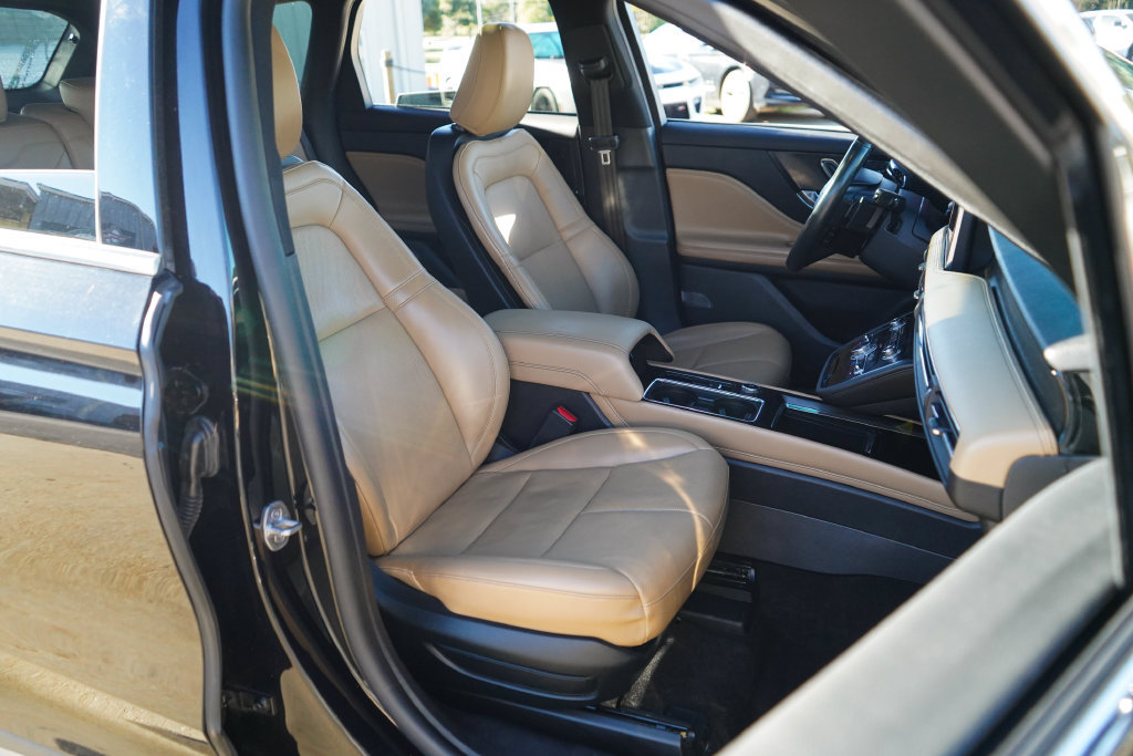 Used 2022 Lincoln Corsair Reserve w/ Elements Package FWD image 13