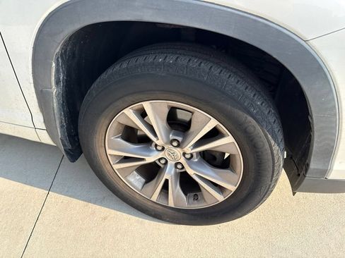 Used 2015 Toyota Highlander XLE AWD/4WD image 11