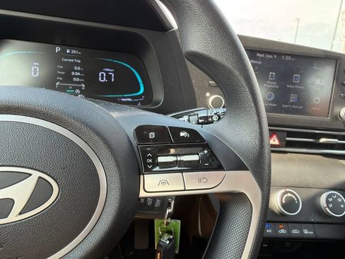 Certified 2025 Hyundai Elantra SE FWD image 31