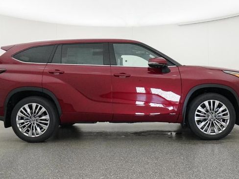 New 2026 Toyota Highlander Platinum AWD/4WD image 27