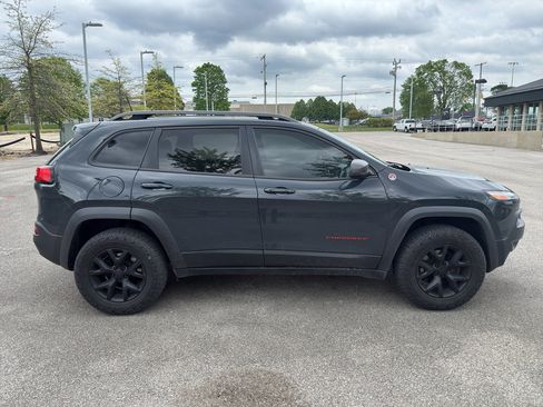 Used 2018 Jeep Cherokee Trailhawk w/ Comfort/Convenience Group AWD/4WD image 5