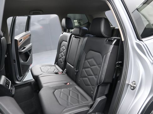 Used 2026 Volkswagen Atlas SE FWD image 24