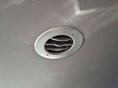 Used 2025 Chevrolet Traverse LT image 26