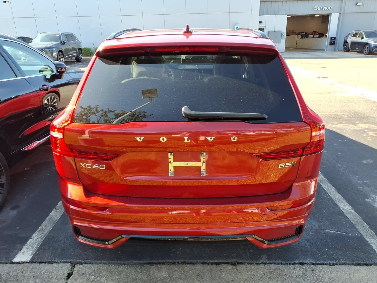 Used 2024 Volvo XC60 B5 Plus w/ Climate Package AWD/4WD image 7