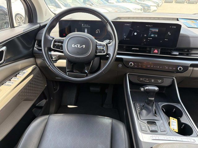 Used 2025 Kia Carnival FWD image 20