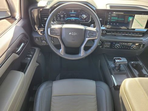 Used 2025 Chevrolet Silverado 1500 ZR2 w/ Technology Package image 15