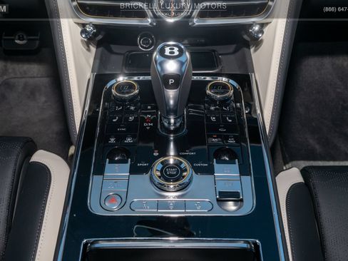 Used 2025 Bentley Flying Spur Plug-In Hybrid w/ First Edition Specification AWD/4WD image 33