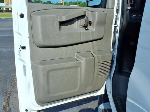 Used 2025 Chevrolet Express 2500 w/ Driver Convenience Package RWD image 4