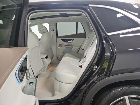 Used 2023 Mercedes-Benz EQE 500 4MATIC SUV image 4
