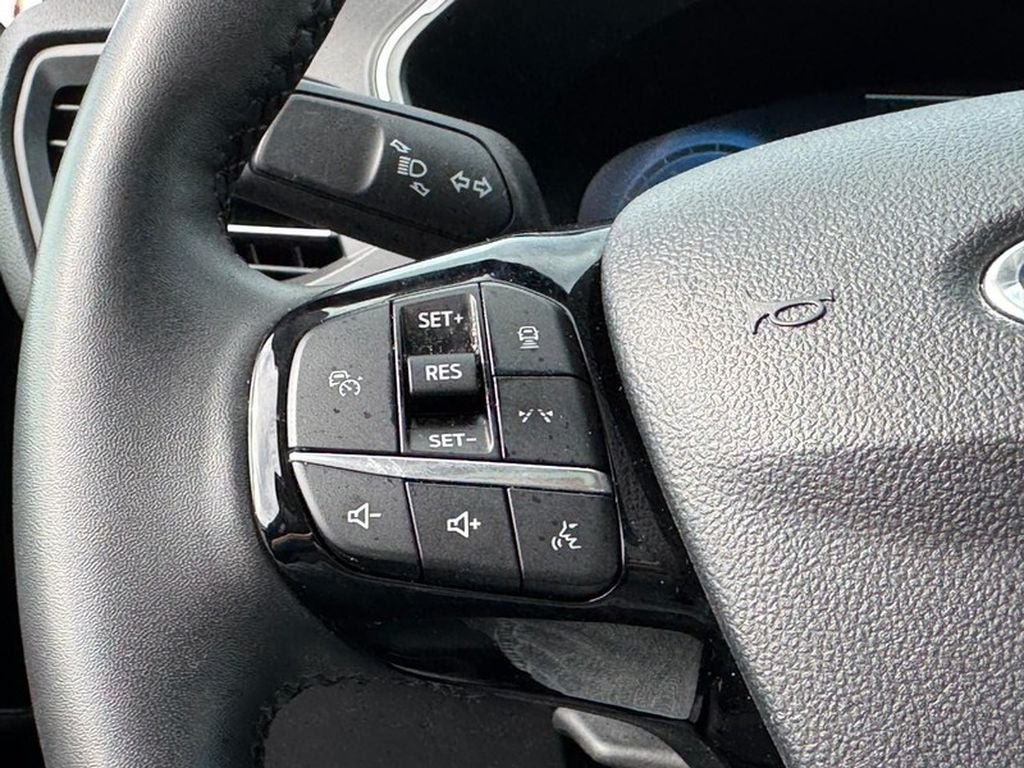 Used 2025 Ford Escape Platinum AWD/4WD image 17